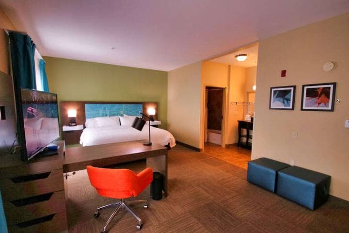 Room 6 of 51